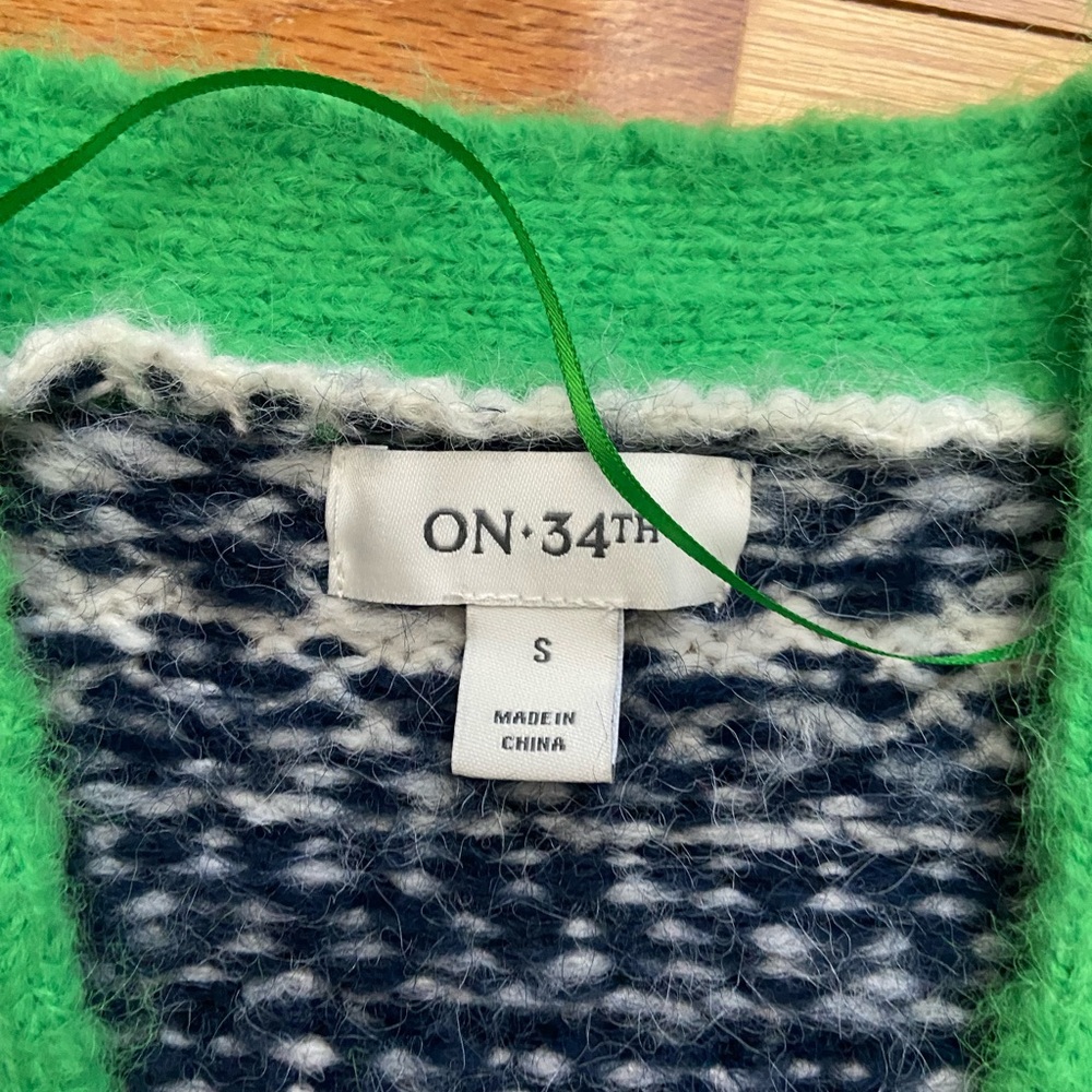 NWT On 34th Women's V-Neck Tipped Cardigan
(Macy’s Brand) - Picture 8 of 12